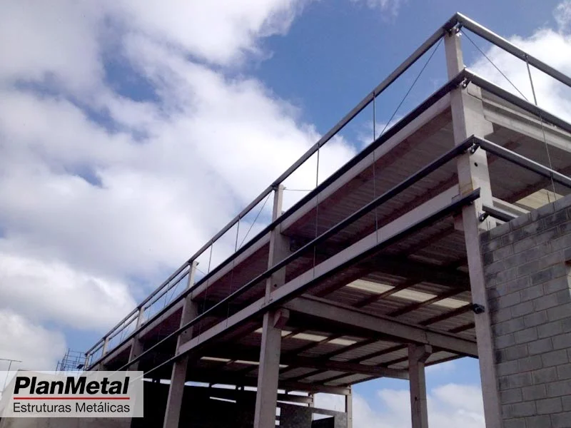 Galpão com mezanino: a solução inteligente da PlanMetal para otimizar espaço industrial