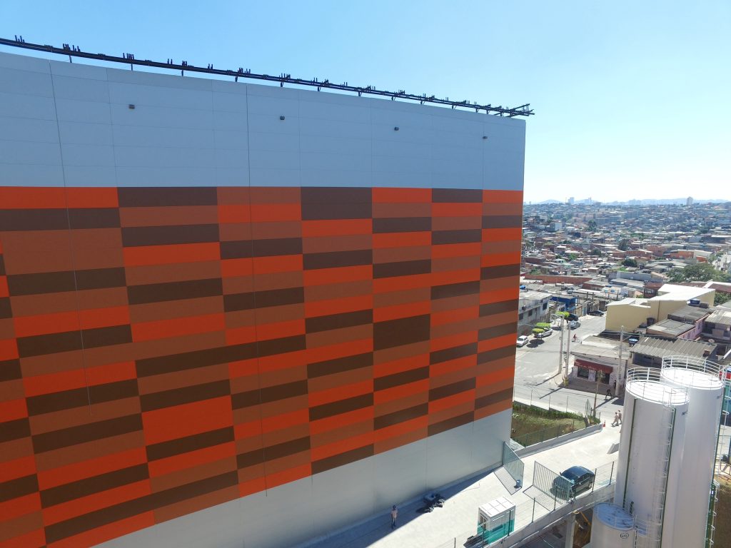Fachadas de edifícios: a escolha certa para refletir o estilo e personalidade do seu empreendimento