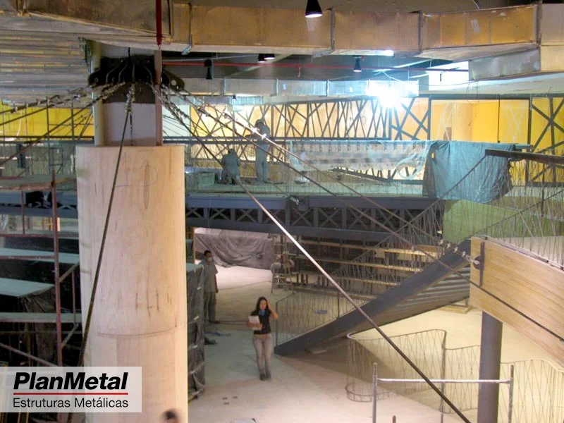 Mezanino metálico para escritório: transforme seu espaço hoje!