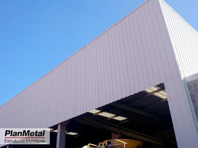 Galpão metálico pequeno: por que empresas estão investindo nessa solução?