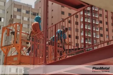 Por que a montagem de estrutura metálica garante edifícios seguros e duráveis?