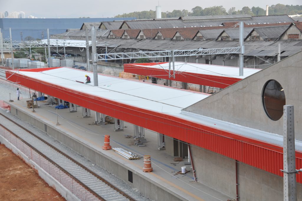 Vantagens reais da aplicação do aço na construção civil de grandes obras
