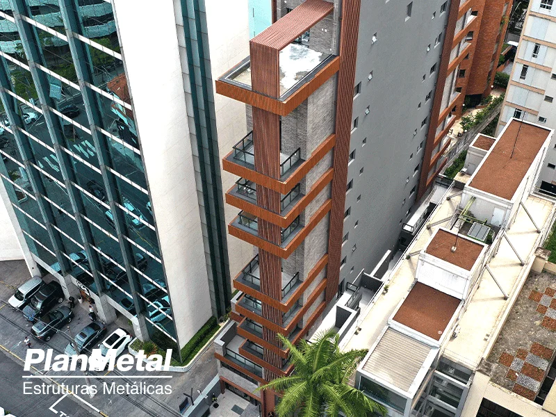 Fachadas metálicas com projetos sob medida para cada tipo de obra