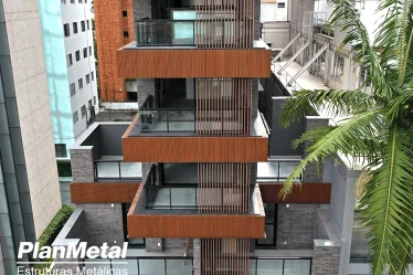 Fachadas metálicas com projetos sob medida para cada tipo de obra