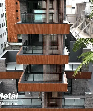 Fachadas metálicas com projetos sob medida para cada tipo de obra