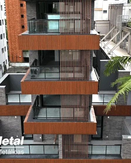 Fachadas metálicas com projetos sob medida para cada tipo de obra