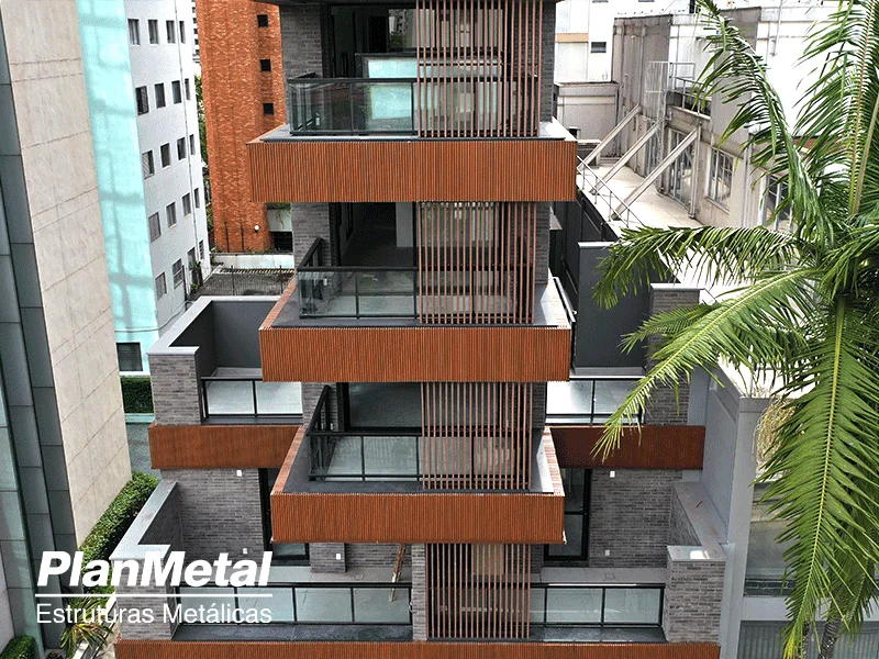 Fachadas metálicas com projetos sob medida para cada tipo de obra